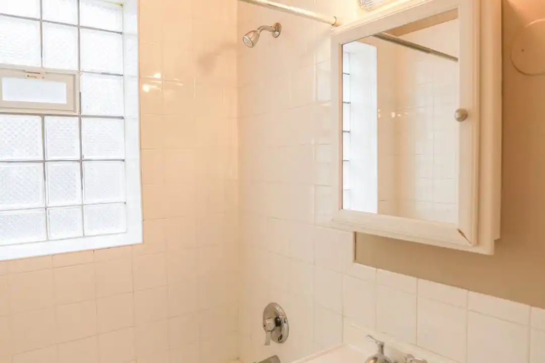 922 W Eastwood Ave - View 5