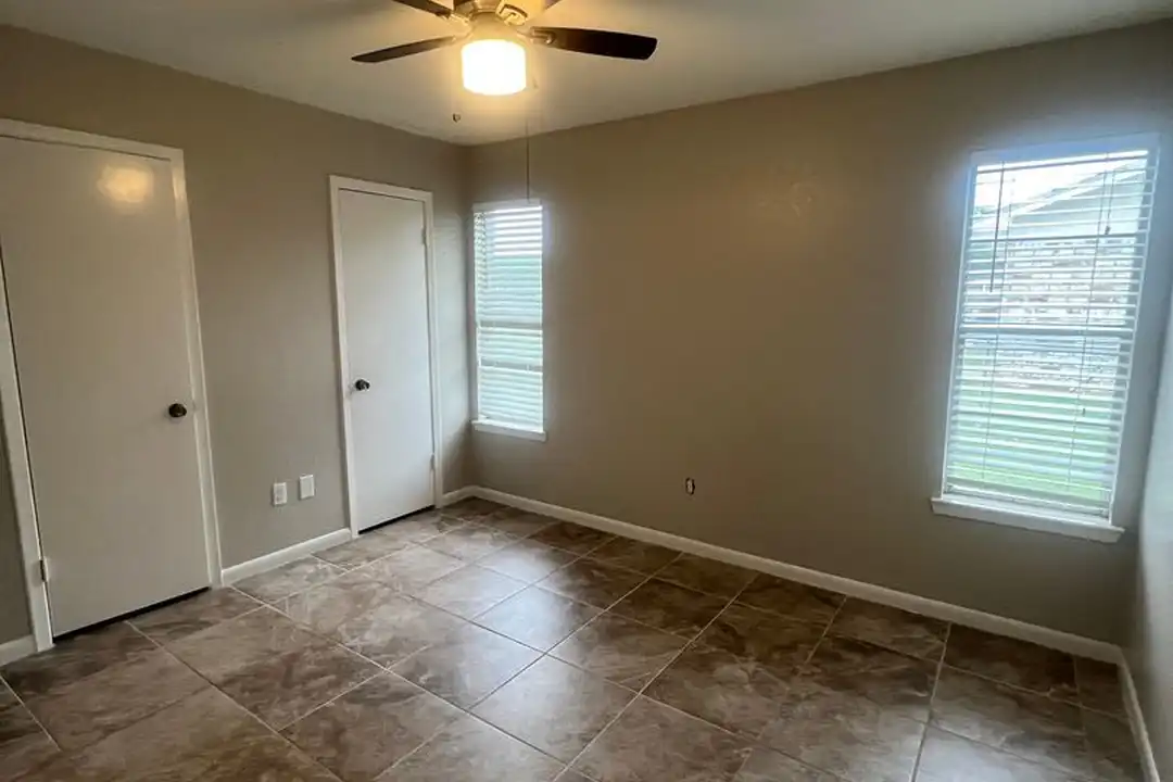 213 Cindy Ann St - View 5