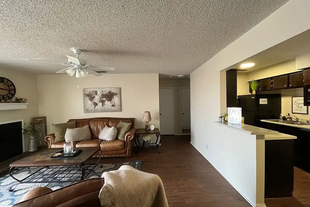Bentwood Apartments – photo 1