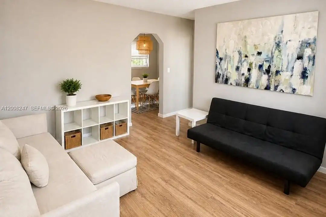 375 SW 19th Ave unit 3 - View 4