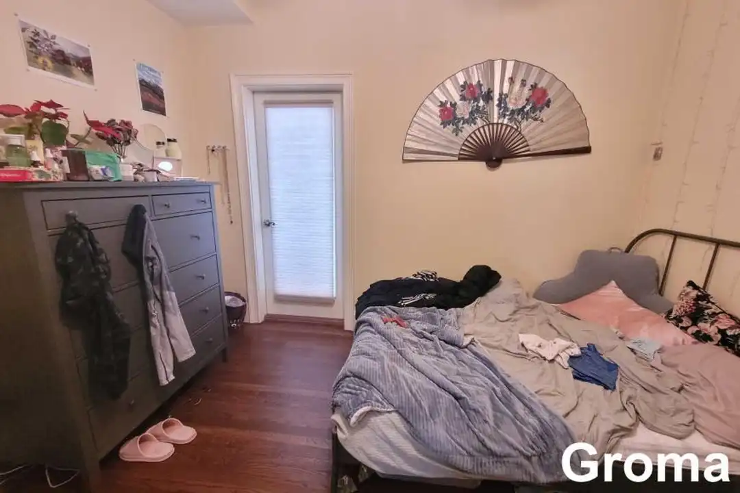 Apartment in Mission Hill - More