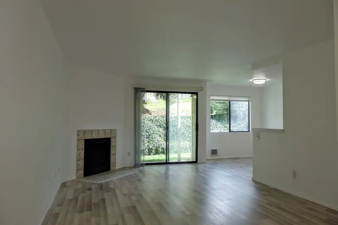 Apartment in Renton - View 2
