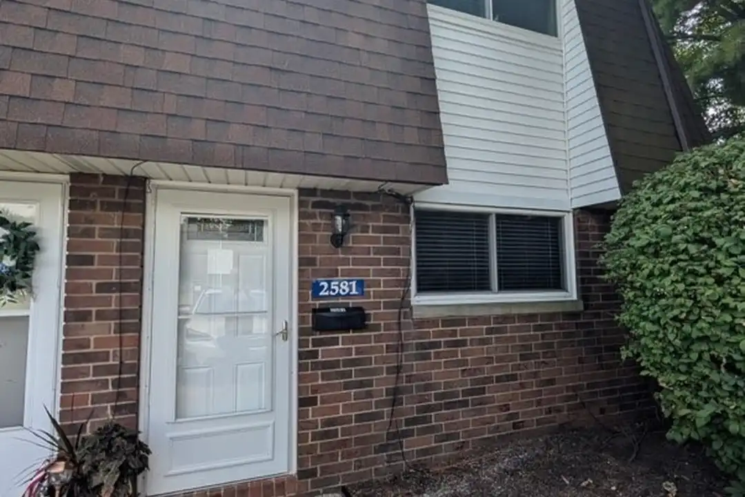 2581 Shakespeare Ln – photo 1 of 15