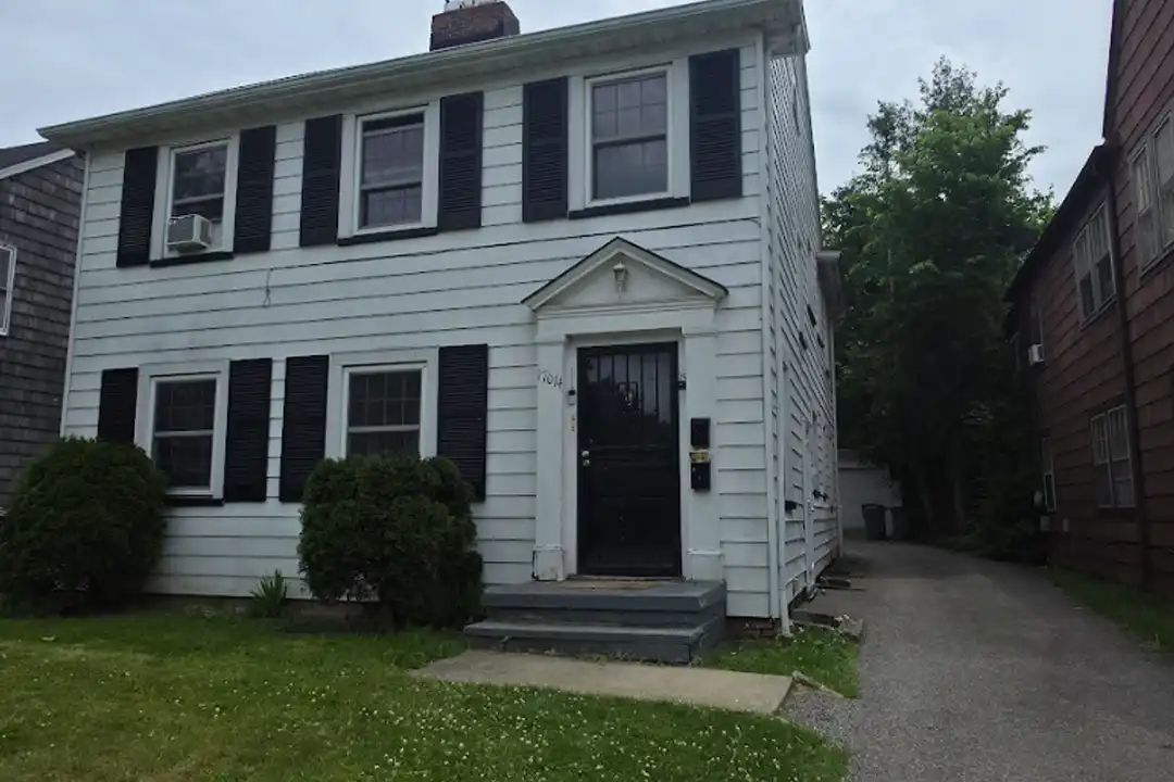 17014 Kenyon Rd unit Down – photo 1