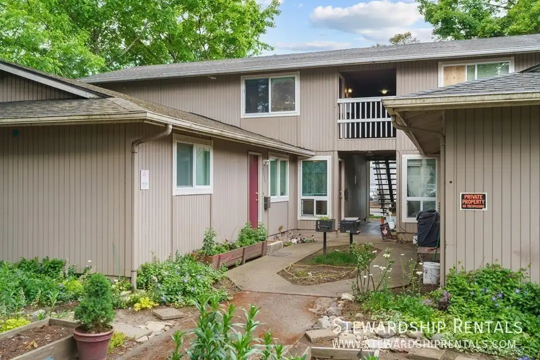 1359 Liberty St NE - View 4