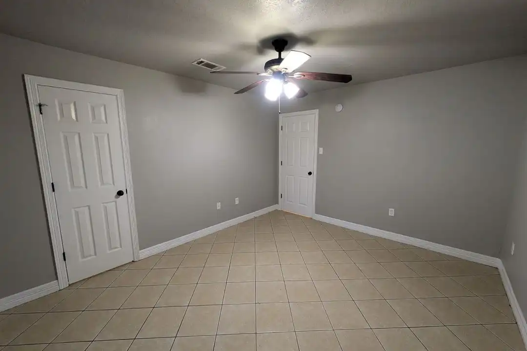 Apartment in Bridge City - More