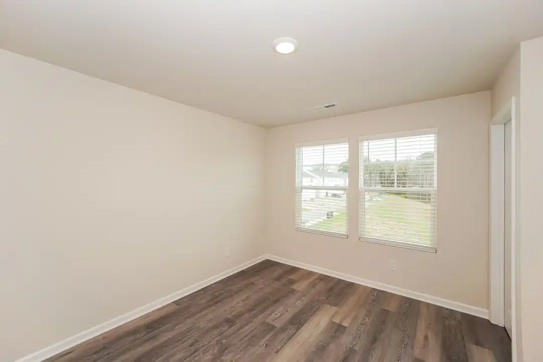 225 Kennerly Ave - More