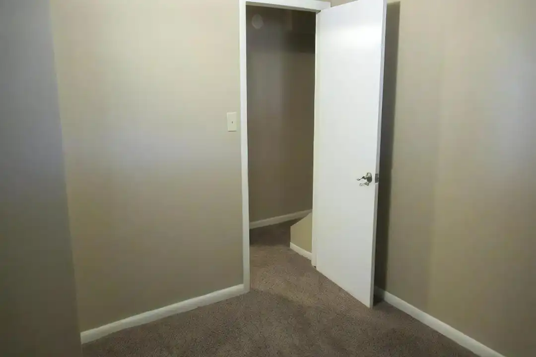 2503 W Willamette Ave - View 6