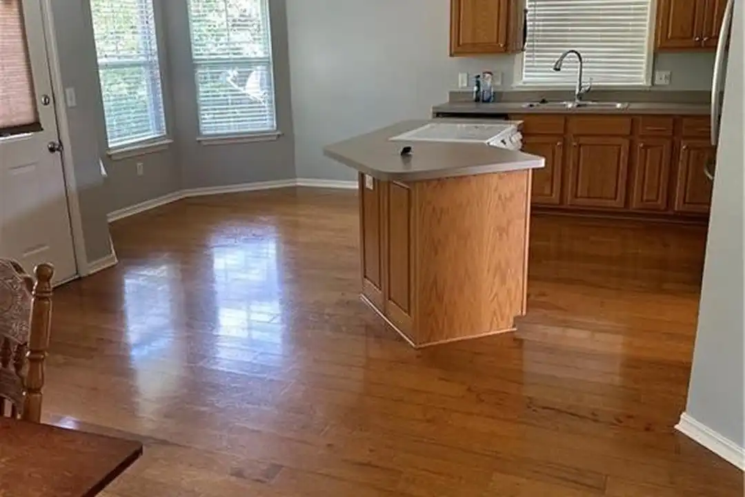 2010 S Elm St - View 4