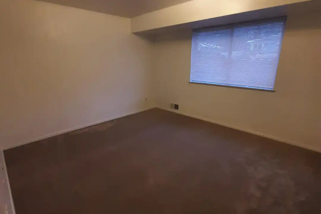 143 Lynwood Manor unit MANOR-1 – photo 1 of 11