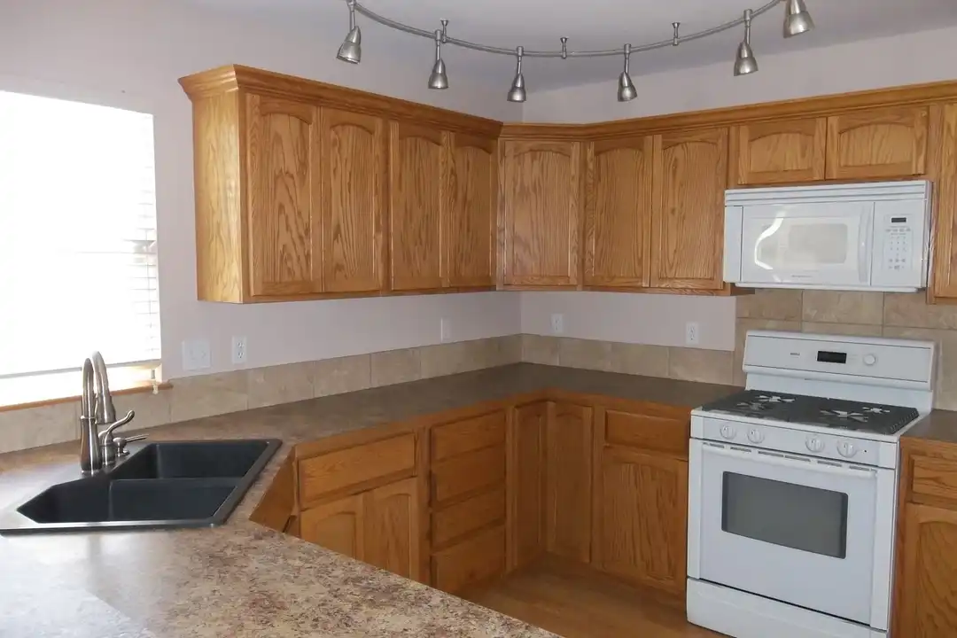 1866 E 9th St - View 3