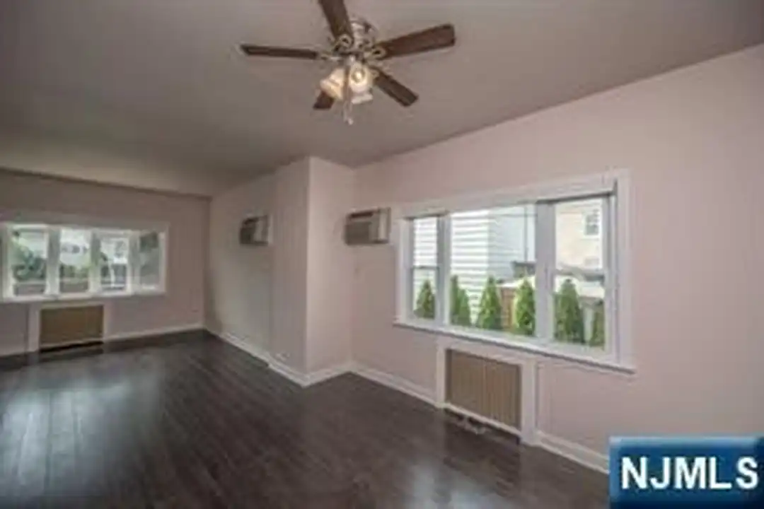 310 Union St - More