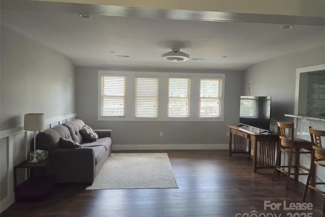 238 S Main St - More