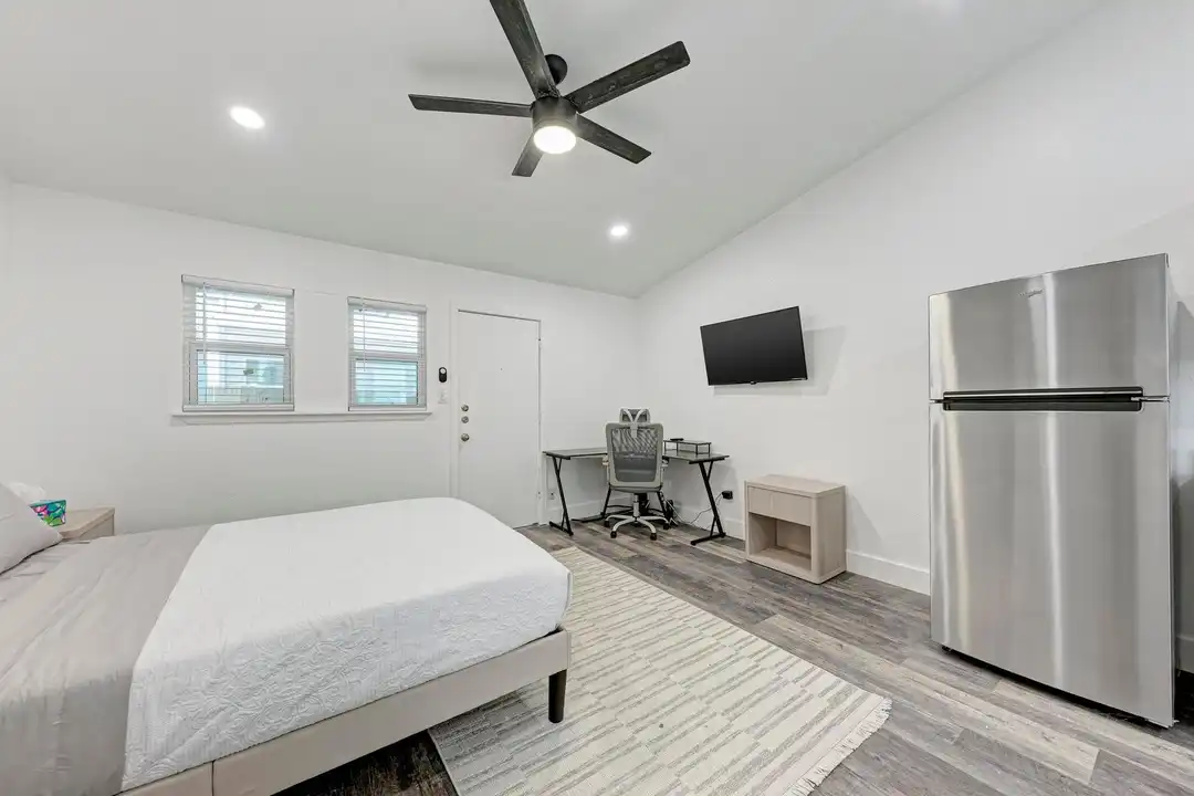 2302 Leon St unit # 1 - View 6