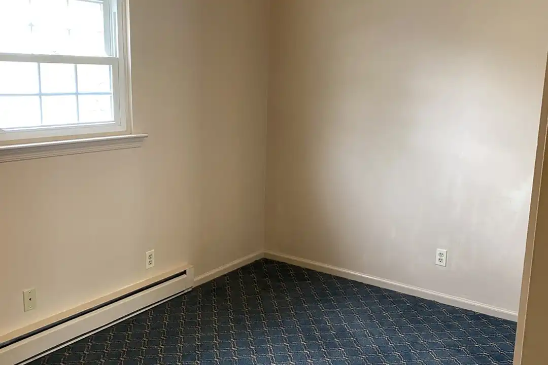 319 Lockridge Ln - View 5