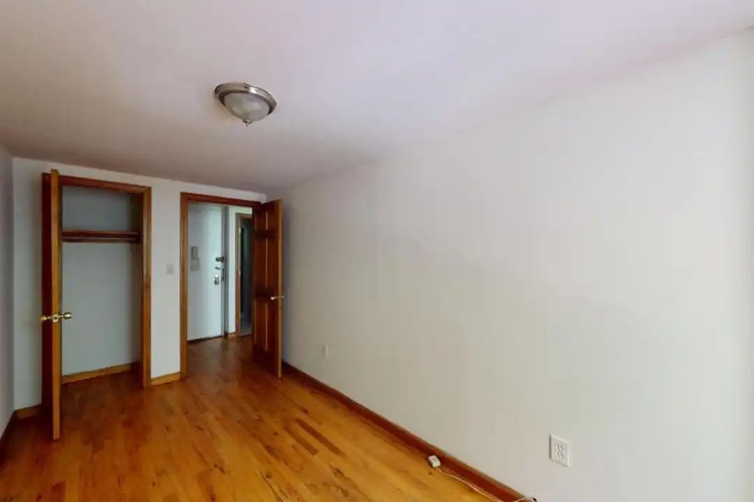 255 W 93rd St – pohled 5