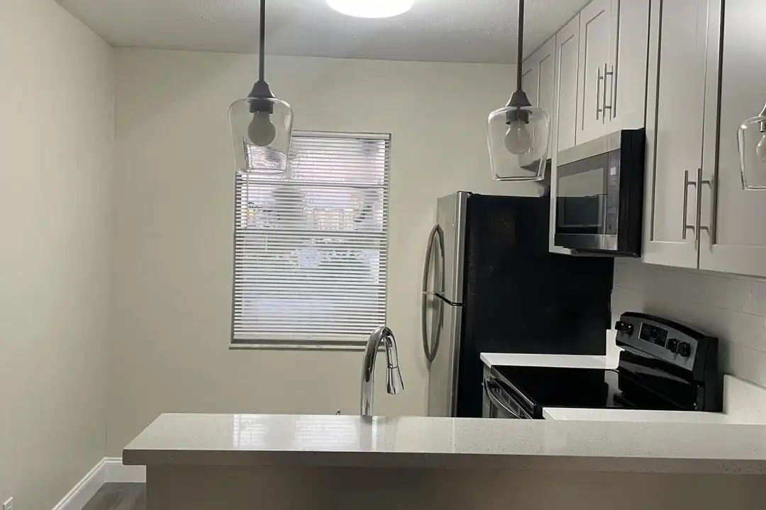 710 7th St unit 4 - View 3