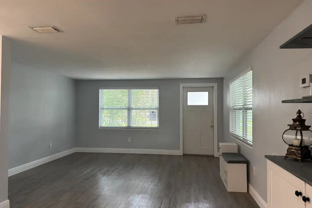 525 NE Crystal St - View 2