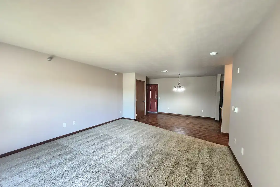 PRAIRIE POINTE APARTMENTS - View 5