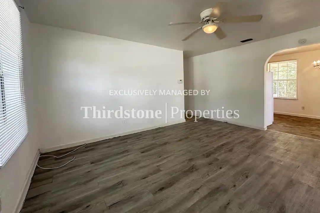 5638 Vernon Rd – pohled 5