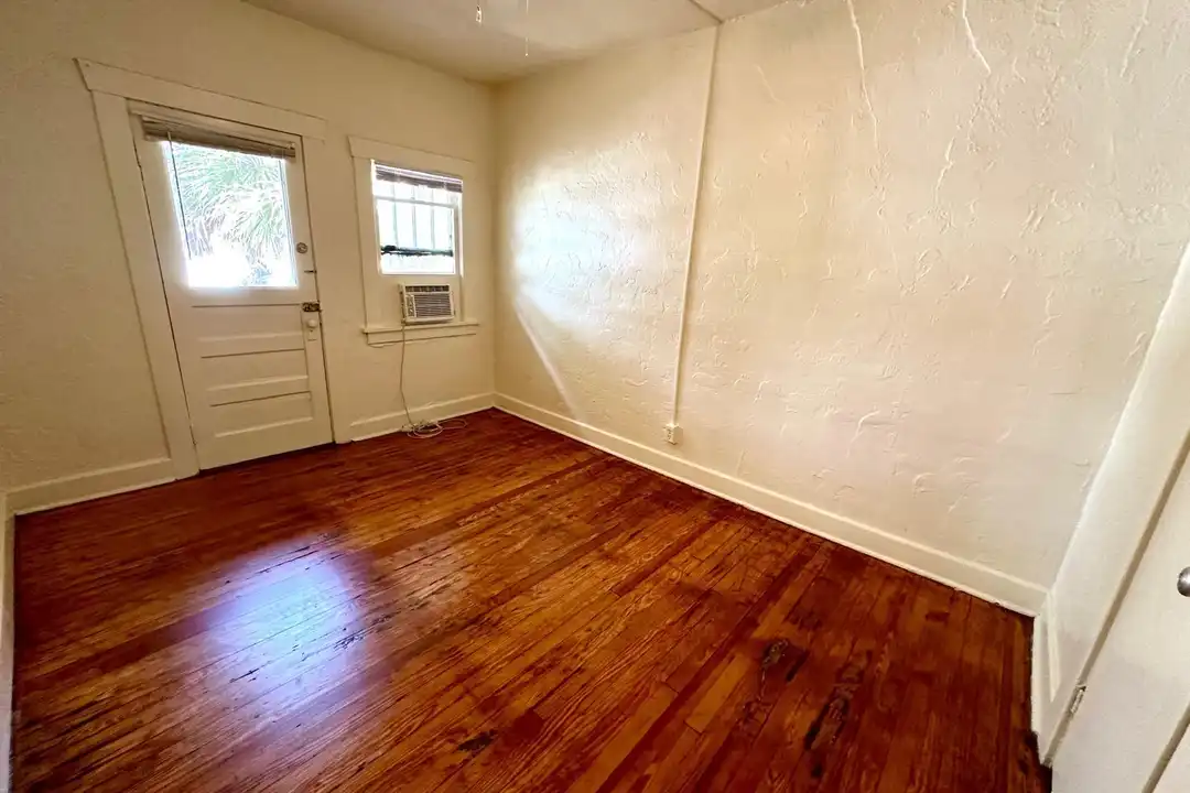 2010 Broward Ave unit 5 - View 6