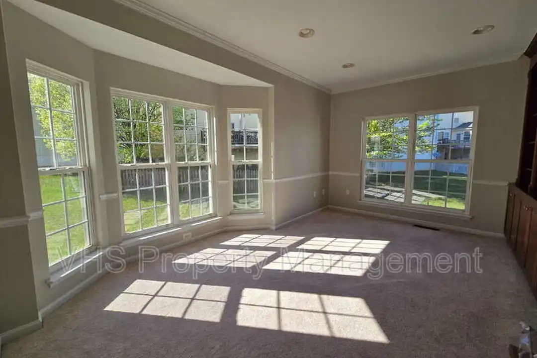 2520 Post Oak Dr - More