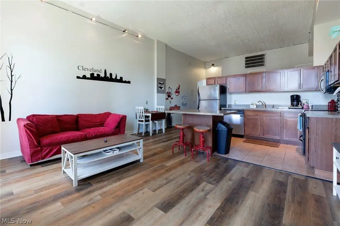 408 W St Clair Ave #607 - View 5