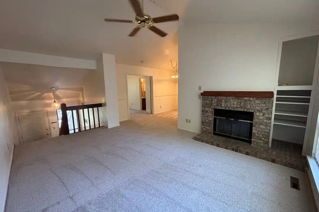 1047 Mirrormere Cir - View 2