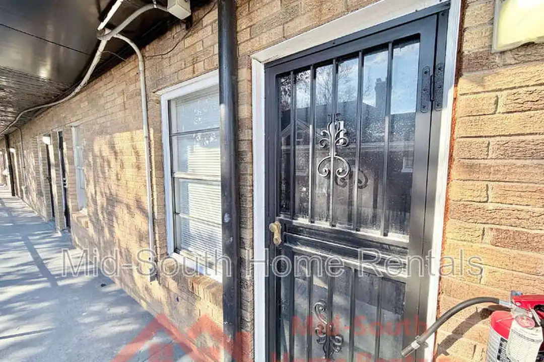 139 N Claybrook St unit 9 – pohled 3