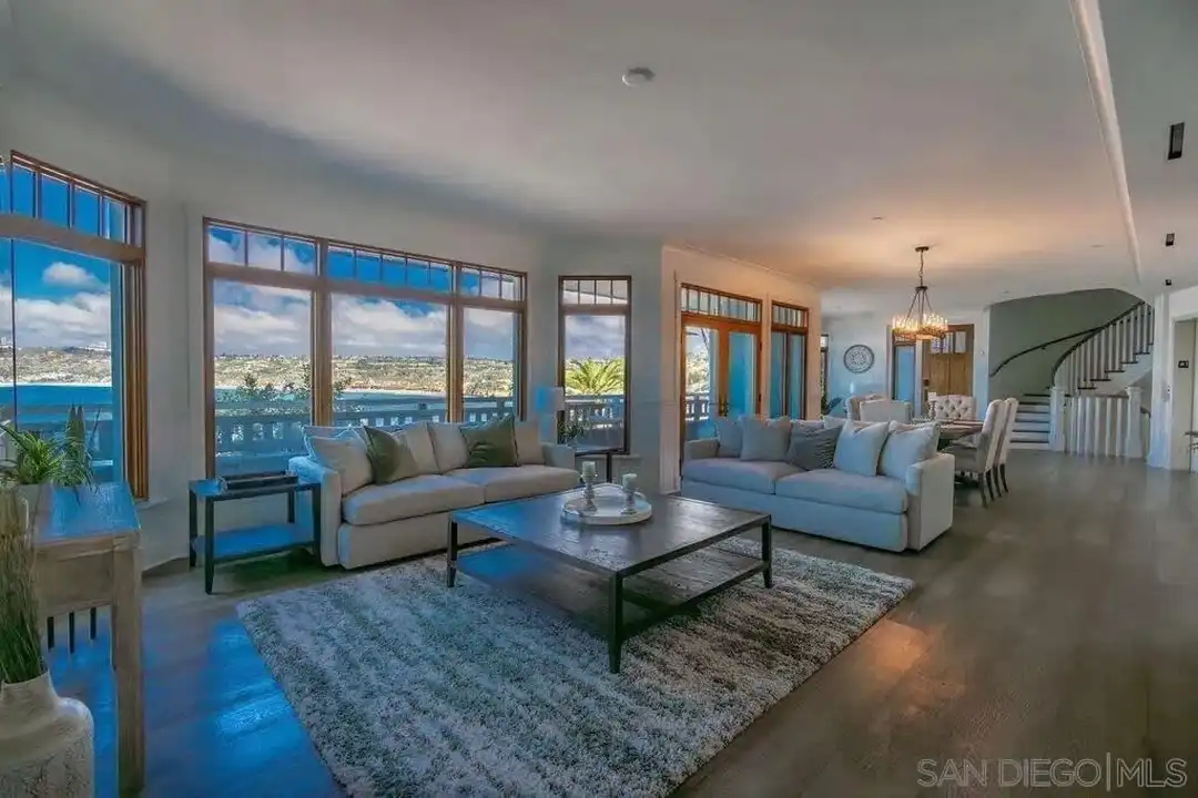 1249 Coast Blvd – pohled 4