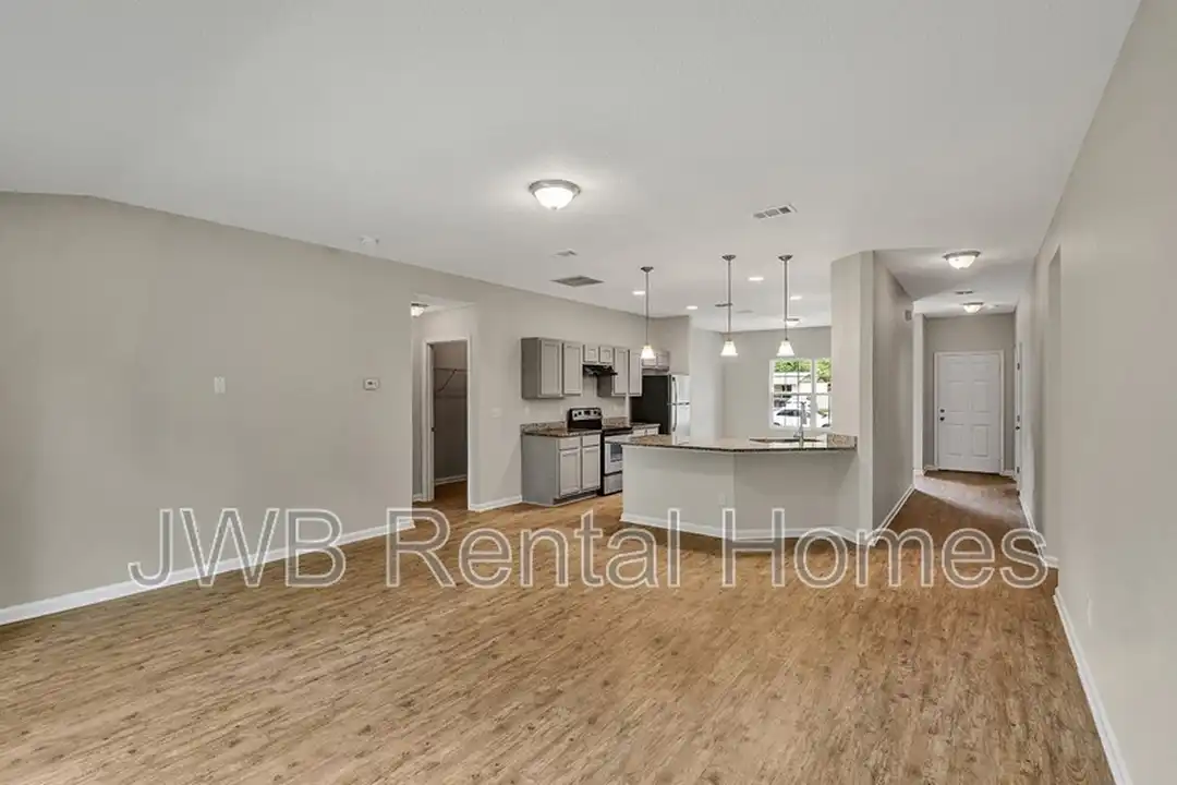 10351 Pinehurst Dr – pohled 4