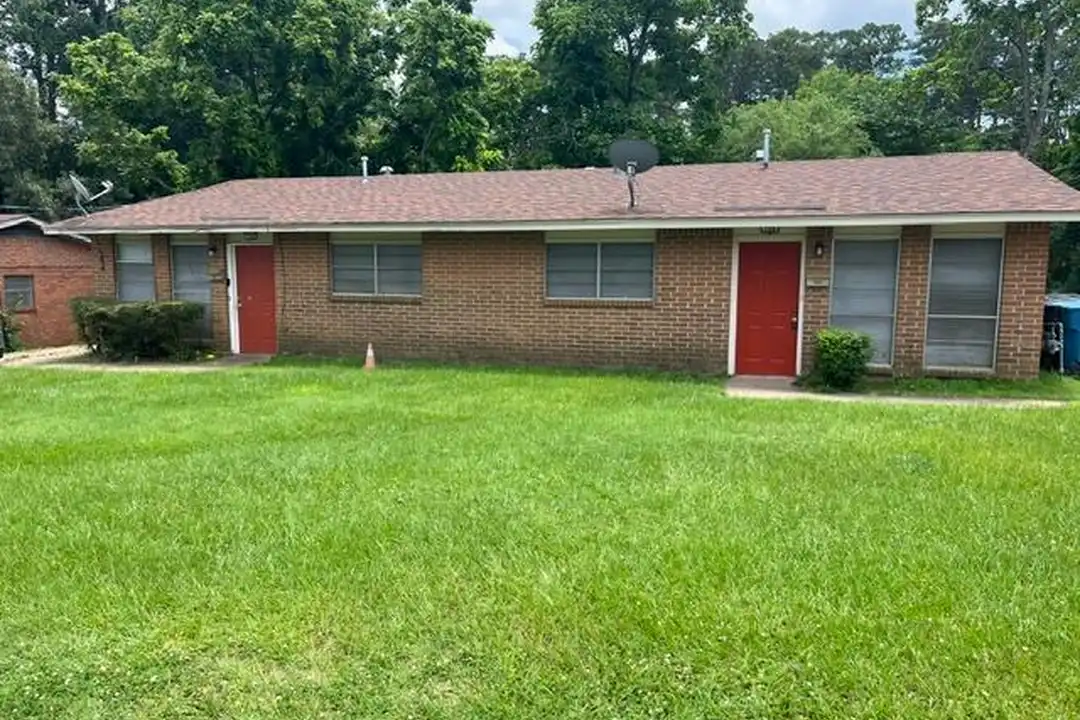 706 Forest Ter Rd unit 706 – photo 1 of 6