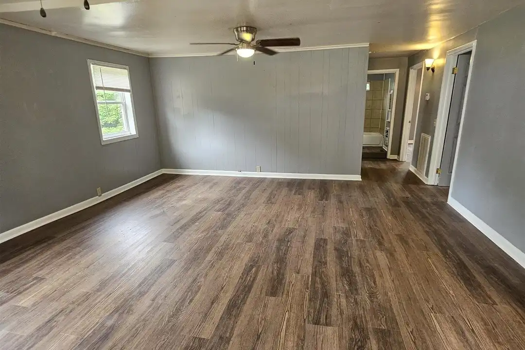 907 Denver St - View 2