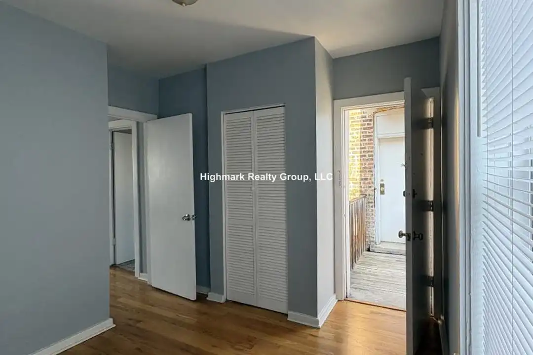 Apartment in Chicago - View 5