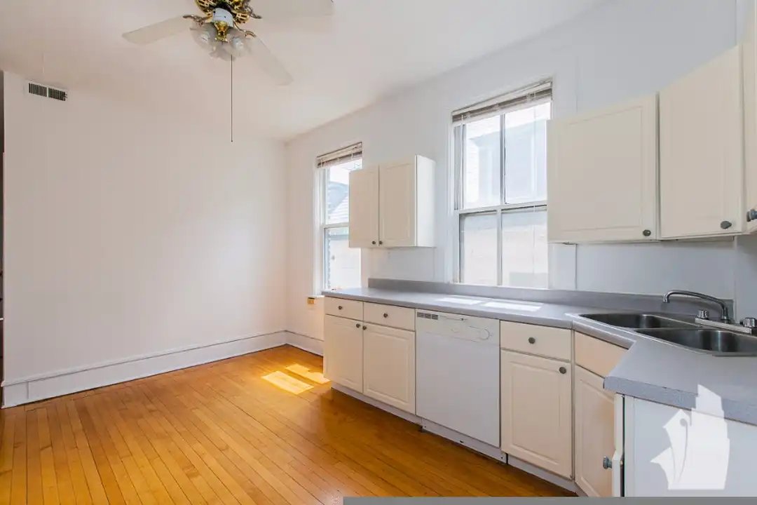 2315 N Southport Ave unit 3F – pohled 5