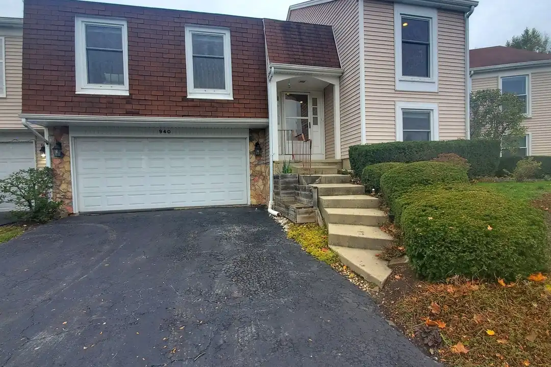 940 Burgess Cir – photo 1