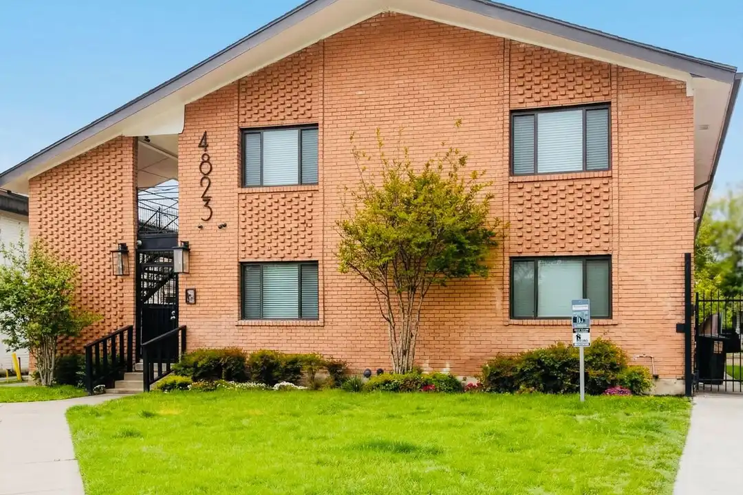 4823 Gaston Ave - View 2