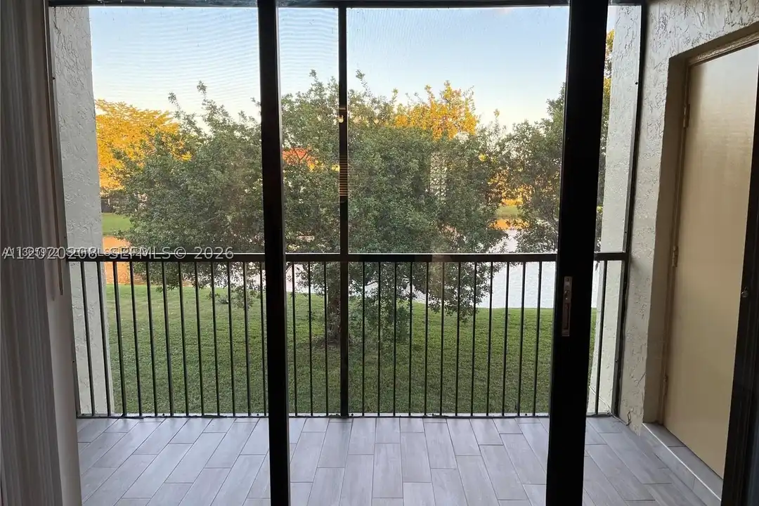 436 Lakeview Dr #203 - View 4