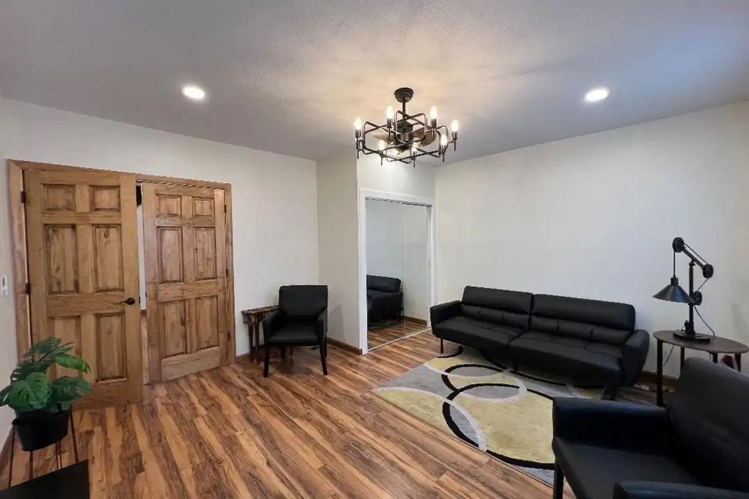 7515 Lawn Ave – pohled 4