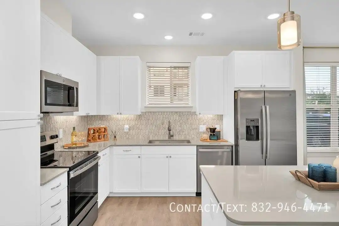 Apartment in Cypress - View 3