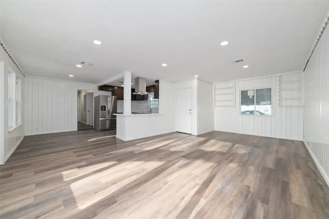 800 E Adoue Ave - View 5