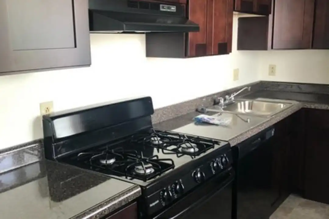 2200 Foxbourne Rd – photo 1