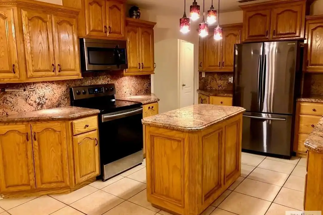 House in Brownsville - View 4