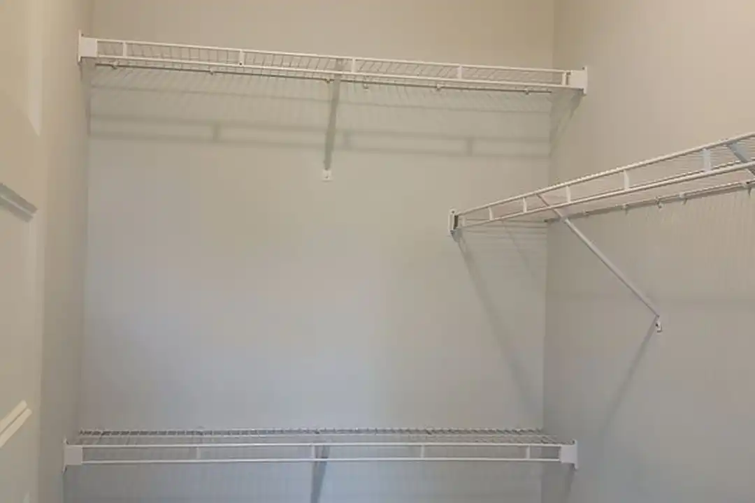Apartment in Raleigh, Wake Crossroads - View 2