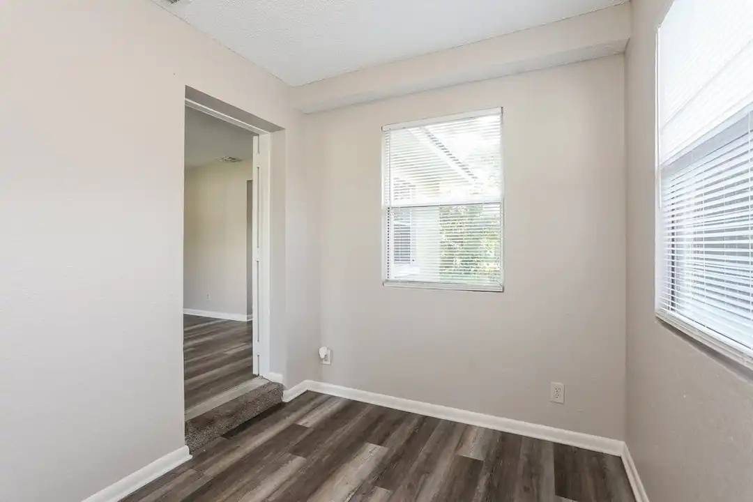 5528 Vernon Rd – pohled 4