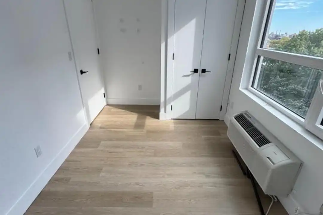 1042 President St - More