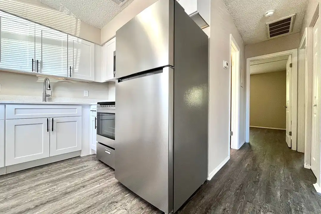 Apartment in Pinellas Park - View 3