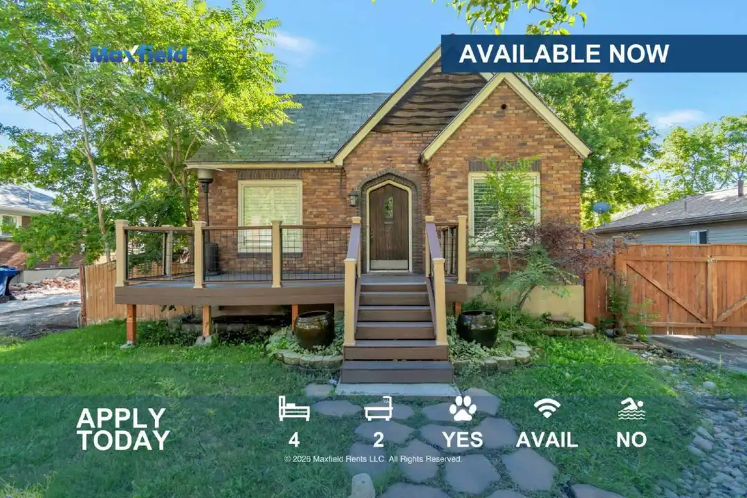 2559 S Green St – photo 1