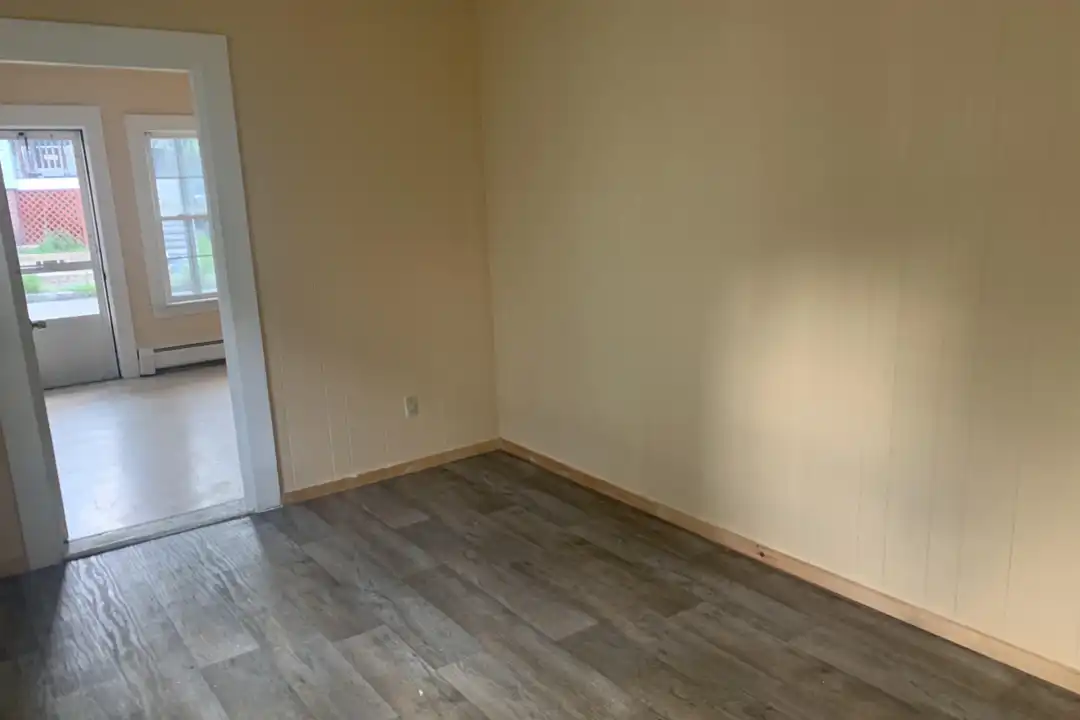 Apartment in Somersworth - View 3