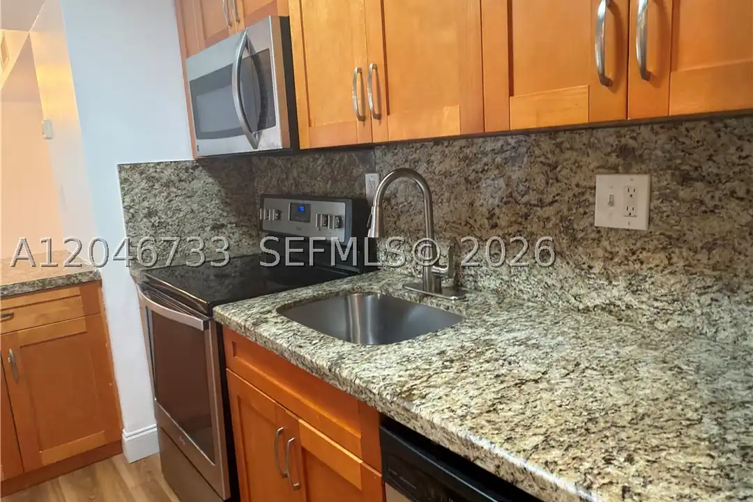 469 NE 207th Ln unit 101 - View 6